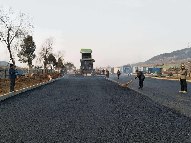 馬路瀝青地坪施工現場