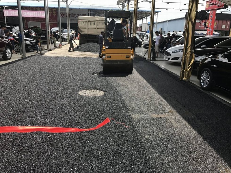 馬路瀝青地坪施工現場